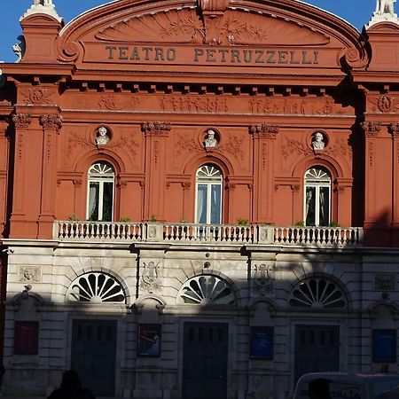 Al Teatro Rooms Bari Esterno foto