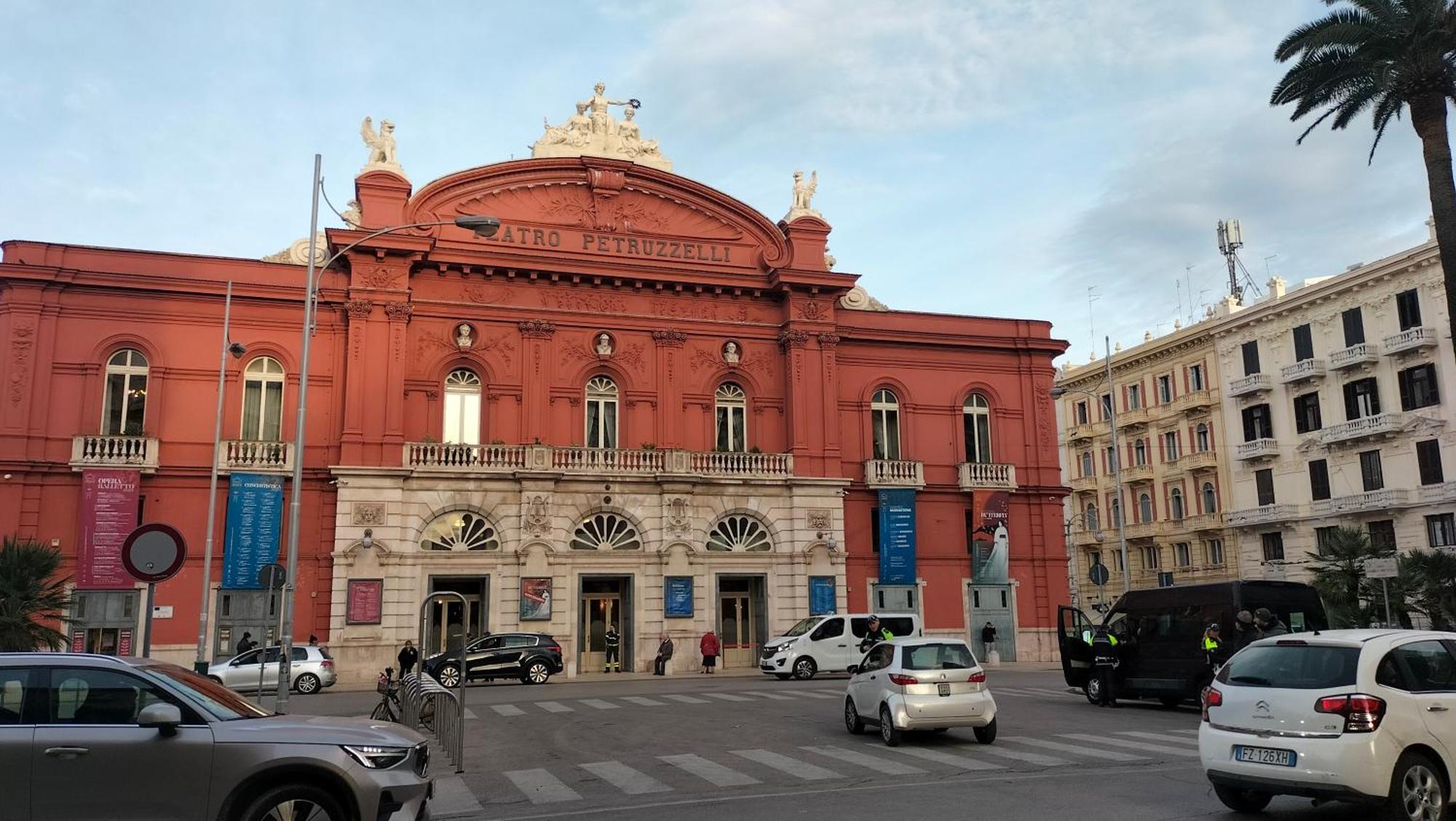 Al Teatro Rooms Bari Esterno foto