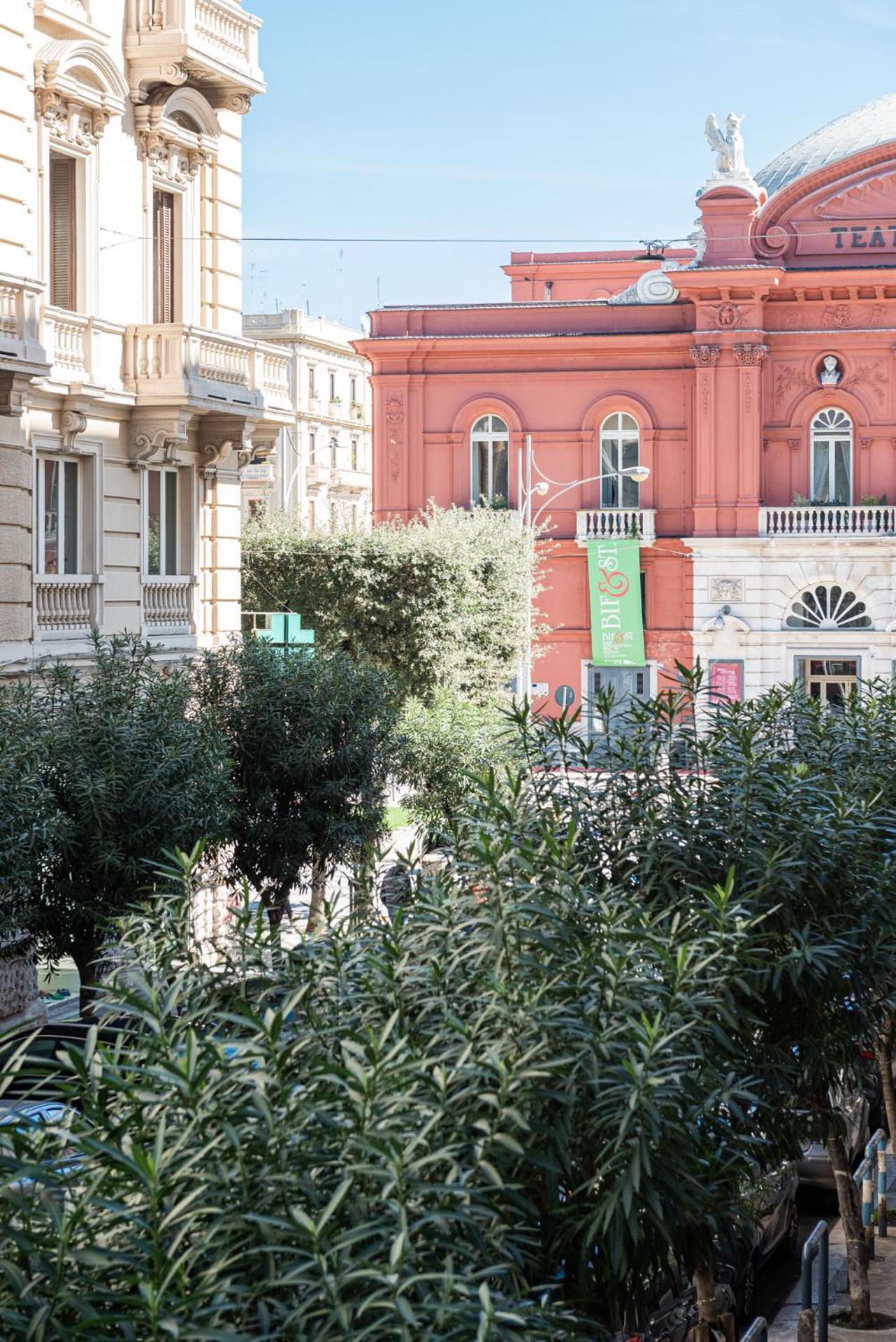 Al Teatro Rooms Bari Esterno foto