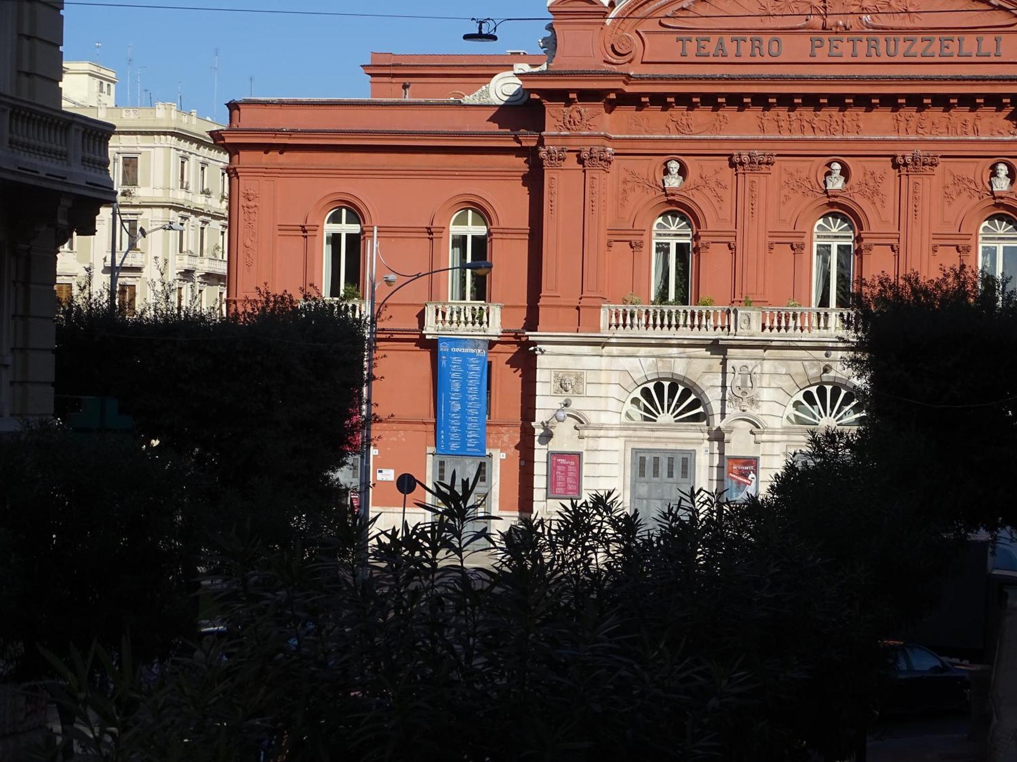 Al Teatro Rooms Bari Esterno foto